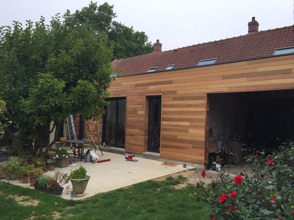 maison mur en bois